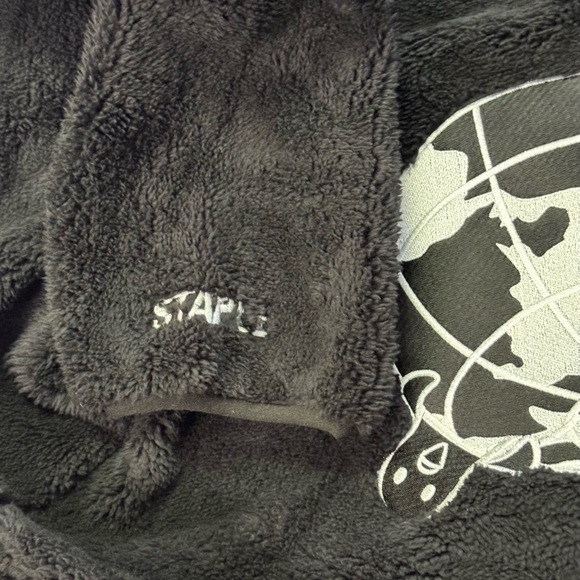 Jeff staple/hello Kitty collaboration. Sherpa fleece jacket embroidered. - Picture 7 of 10